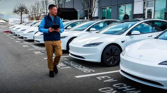 Tesla em 2026: aumento de produção e estoque recorde no mercado
