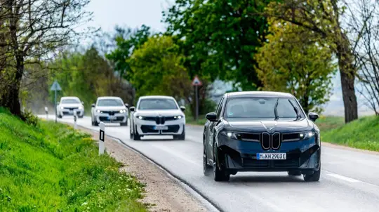 BMW Hungary nechalo skoro 300 řidičů vyzkoušet nový elektrický iX3 ve čtyřdenní roadshow