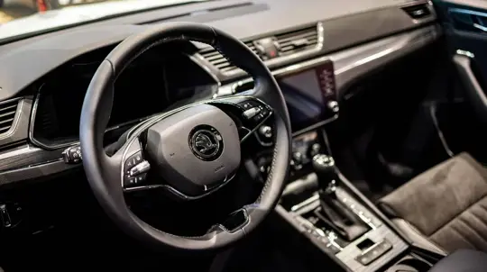 Skoda Octavia híbrido plug-in volta em 2027 com 140 km de autonomia elétrica