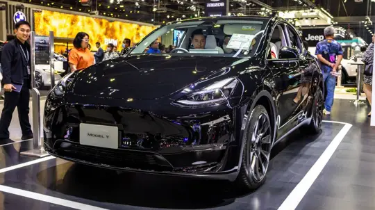 Tesla ruft 14.575 Model Y zurück — wegen eines fehlenden Typenschilds, nicht wegen des Akkus