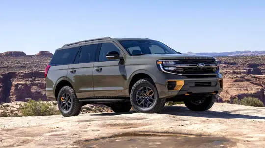 Ford Expedition 2027: tração traseira 4x2 regressa em versões premium