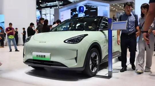 Geely entra no mercado espanhol em 2026 com veículos elétricos e híbridos