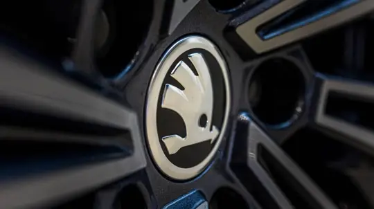 Skoda atualiza Elroq e Enyaq: mais tecnologia e eficiência para elétricos