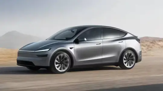 Tesla Model Y L: nova versão alongada para a Europa com 681 km de autonomia