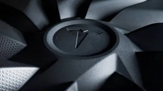 Tesla का रहस्यमय टीज़र 7 अक्टूबर: किफायती Model Y?