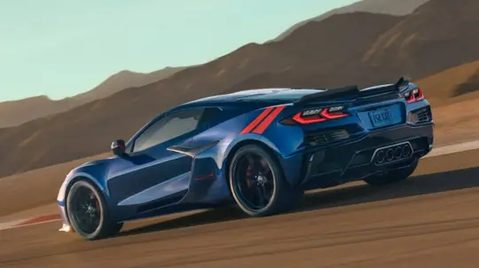 Corvette Stingray और Grand Sport 2027: दो एग्ज़ॉस्ट विकल्प, समान पावर