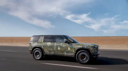 Rivian R2 यूरोप में: 480 किमी रेंज, Model Y को टक्कर
