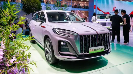 Hongqi HS3 PHEV refreshed: smarter tech and 125 km EV range
