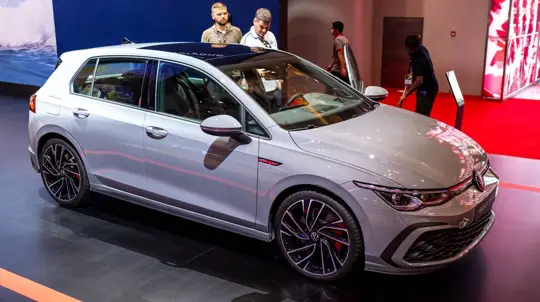 Volkswagen muda produção do Golf para o México em 2026