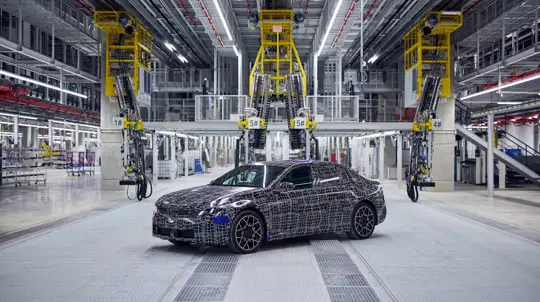 BMW inicia produção pré-série do novo i3 elétrico em Munique