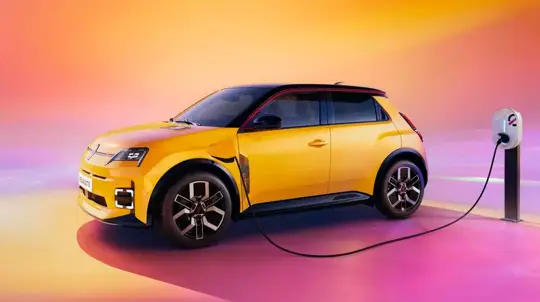 Renault 5 E-Tech ve Velké Británii dostává režim jedné pedálu od Techno+
