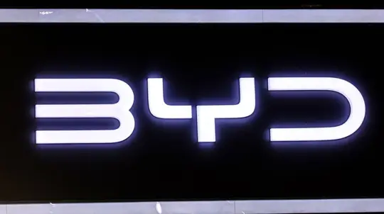 BYD revela interior do Seal 07 EV com design de luxo e tecnologia
