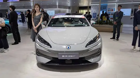 Chinesisches Premium erreicht Bologna: Denza eröffnet ersten Italien-Showroom mit starken Hybriden