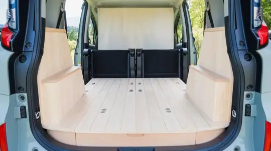 टोयोटा सिएन्टा बनी मिनी-घर: VANLIFE ROOMKIT देता है लगभग 2 मीटर लंबा सोने का स्थान