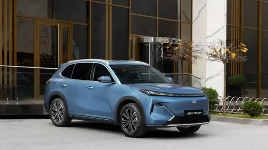 Geely's Italy debut: EX5 EV and Starray hybrid launch