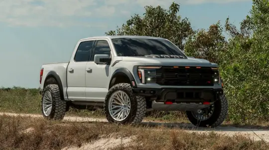 Ford F-150 Raptor R personalizada: rodas Vossen e estilo premium
