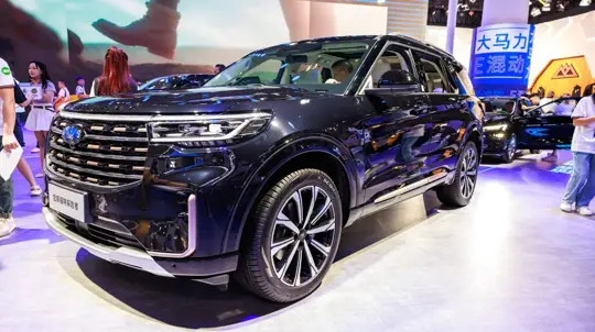 Recall da Ford: 412.774 veículos Explorer com falhas na suspensão traseira