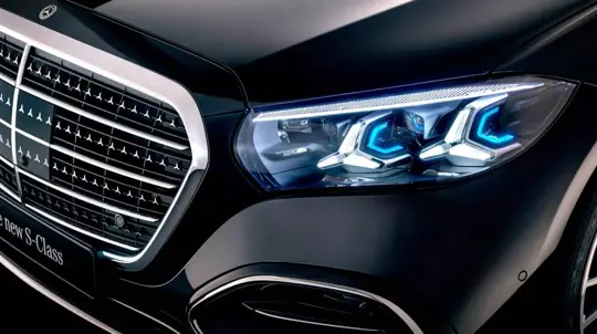 Digital Light da Mercedes-Benz S-Class: inovação em iluminação automotiva