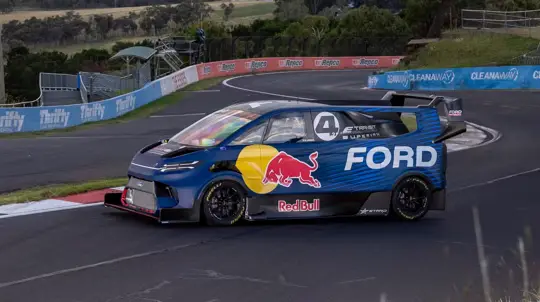 Ford Transit SuperVan 4.2 sets Nürburgring record, fastest van ever