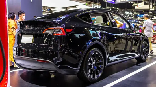 Tesla recheamă 219.000 vehicule: defect camera marșarier
