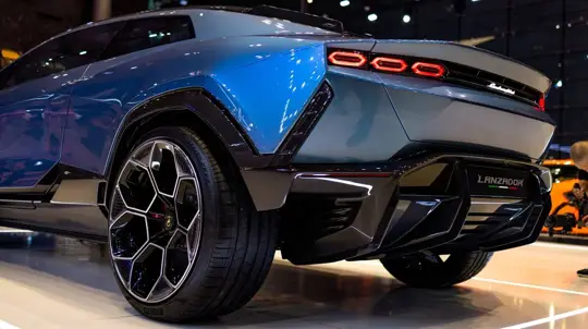 Lamborghini के लिमिटेड एडिशन: Sterrato, Urus, Revuelto