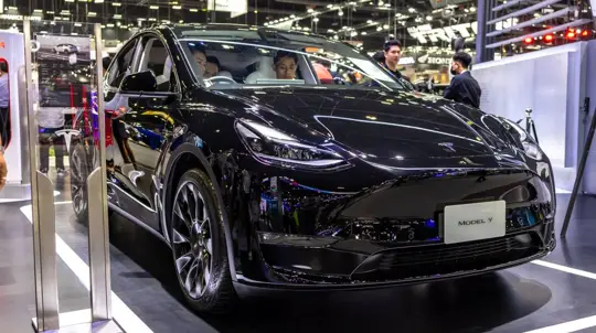 Tesla Model Y L alongado lançado na Austrália e Nova Zelândia em 2026
