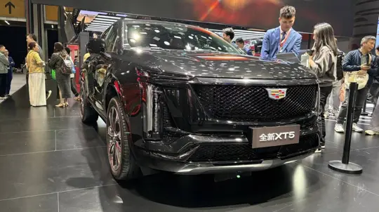 US में ख़रीदार चौंक सकते हैं: वही Cadillac XT5 Canada में सस्ती मिलती है