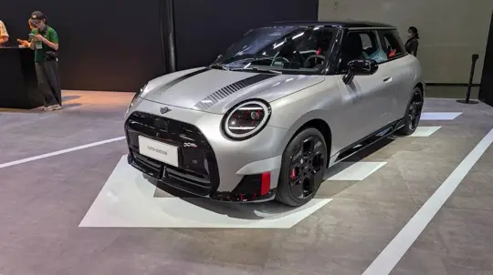 MINI Cooper、Aceman、Countrymanが最大9エアバッグとPre-Crashを標準装備