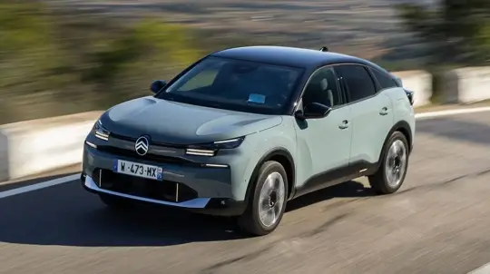 Citroen reduz preços dos modelos e-C4 e e-C4 X para menos de €30.000