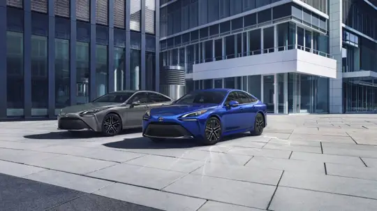 2026 Toyota Mirai: hydrogen fuel-cell sedan, 647 km range