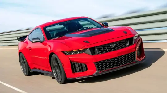 Ford revela o Mustang Dark Horse SC de 795 cv como versão extrema voltada para pista