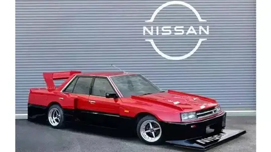 日産Re30スカイライン・シルエット：学生が4ドアR30をスーパーシルエットへのオマージュに