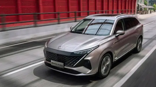 إم جي تطلق أول سيارة SUV بسبعة مقاعد: طراز MGS9 PHEV الجديد يصل أوروبا بسعر يبدأ من 44.990 يورو