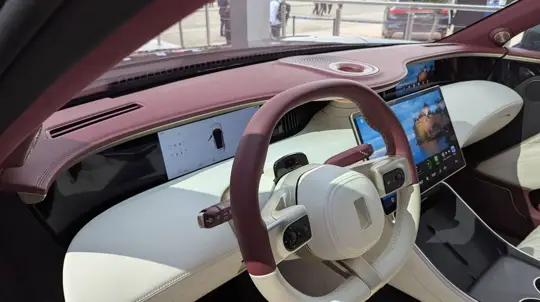O que acontece quando um carro elétrico chega a 0% de bateria? Testes revelam