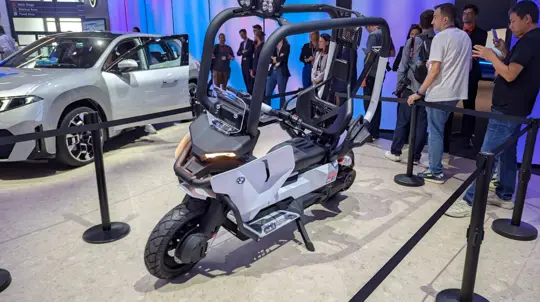 BMW Motorrad Vision CE e-scooter debuts at IAA 2025