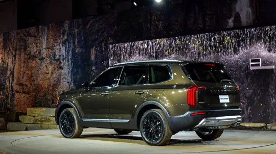 Recall Kia Telluride Hybrid 2027: risco em bancos elétricos da segunda fila