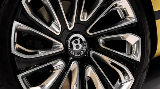 Bentley Barnato estreia em 2027 como o primeiro SUV elétrico da marca