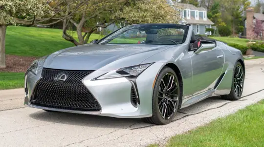 走行わずか803kmの2022年式レクサスLC 500 Inspiration Series、12万7500ドルで売却 — 新車価格を上回る