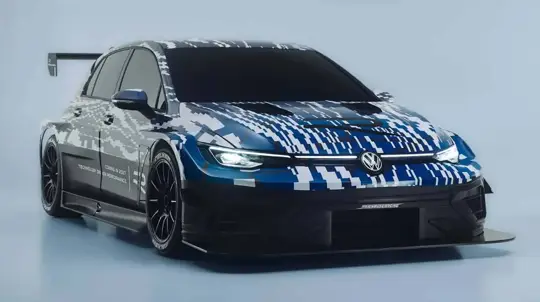 Volkswagen Golf R 24H: विशाल रियर विंग, साइड एग्ज़ॉस्ट और 2027 के 24h Nürburgring के लिए सबसे रैडिकल Golf R