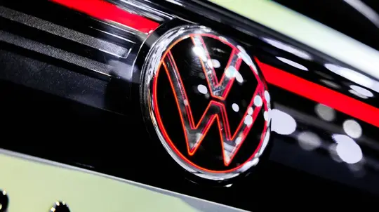 フォルクスワーゲン・トゥーランが24年で生産終了、最終号機がヴォルフスブルクから出荷