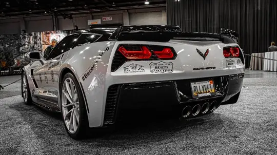 Recall da GM: 33.000 Corvettes 2025-2026 por falha de software nos piscas