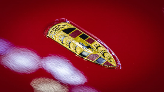 Россиян отрезали от Porsche и Seat