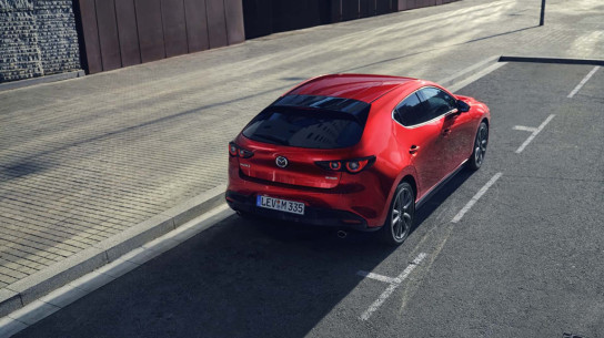В Европе начались продажи обновленной Mazda 3 с новыми технологиями. Модель может добраться и до России