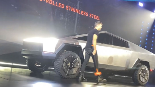 Илон Маск заявил о невозможности выпуска TESLA Cybertruck по объявленной в 2019 году ценой