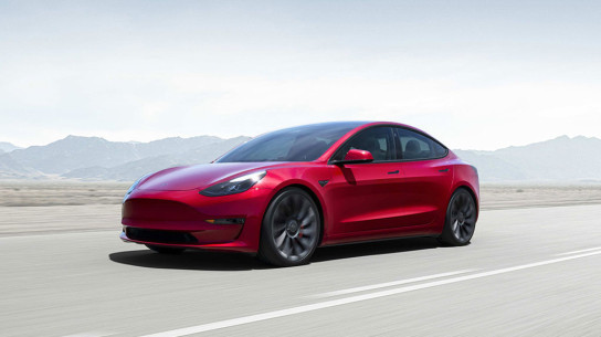 Автокомпания Tesla отзывает более 15 тыс. автомашин из-за проблем с задними фонарями