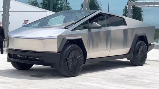 Серийную версию Tesla Cybertruck наконец показали публике