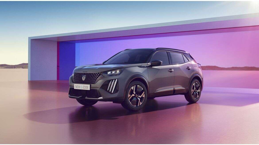Компания Peugeot представила совершенно новый кроссовер 2008 с мощной версией