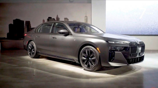 BMW занят подготовкой бронированной версии электроседана i7