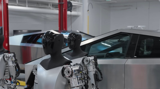 Tesla пытается изобрести колесо. Руль в новом Cybertruck показали на видео