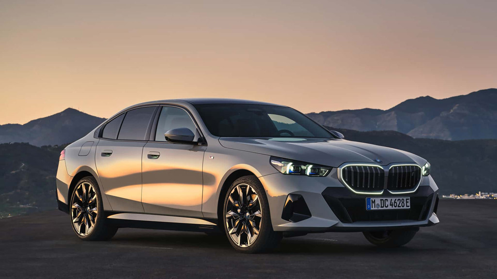 Новый электрический седан от BMW: запас хода 475 км и цена почти 68 тыс. долларов